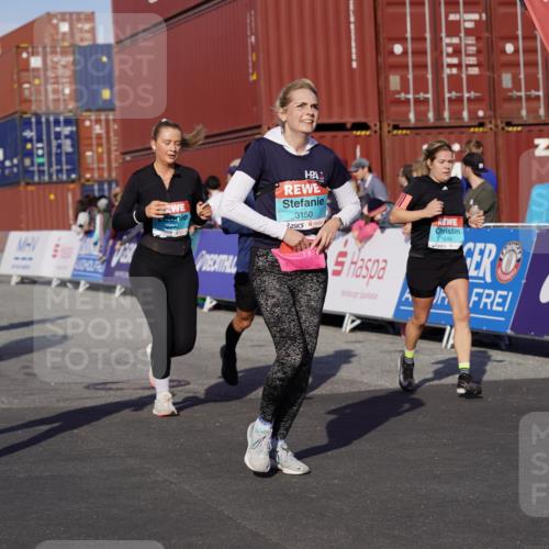 03.10.2025 - Köhlbrandbrückenlauf Michael Burmester http://msf.ph/oto/9018121 03.10.2025 10:17:48 Ziel 1164, 1634, 1649, 1659, 1671, 1695, 1831, 2270, 2372, 2376, 2499, 2670, 2905, 3150, 3156, 3468 meine-sportfotos.de