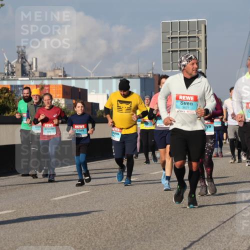 03.10.2025 - Köhlbrandbrückenlauf Luisa Fischer http://msf.ph/oto/9018123 03.10.2025 11:06:06 Position 3 1825, 2187, 3240, 3677, 3675 meine-sportfotos.de