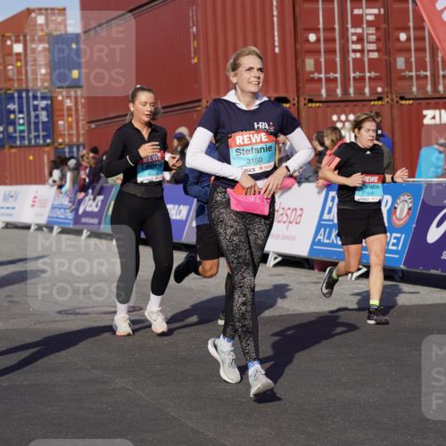03.10.2025 - Köhlbrandbrückenlauf Michael Burmester http://msf.ph/oto/9018125 03.10.2025 10:17:48 Ziel 1164, 1634, 1649, 1659, 1671, 1695, 1831, 2270, 2372, 2376, 2499, 2670, 2905, 3150, 3156, 3468 meine-sportfotos.de