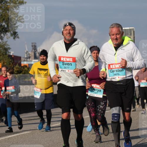 03.10.2025 - Köhlbrandbrückenlauf Luisa Fischer http://msf.ph/oto/9018141 03.10.2025 11:06:09 Position 3 3677, 1001, 3675 meine-sportfotos.de