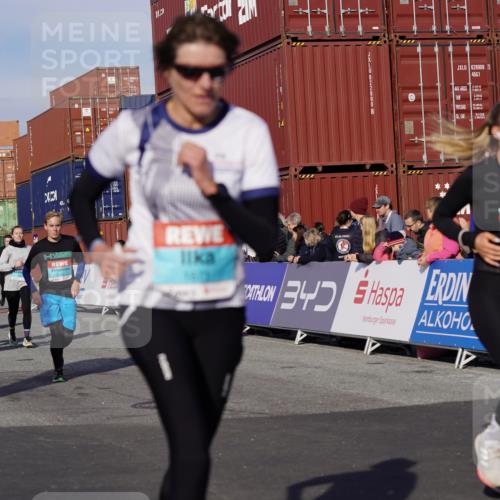 03.10.2025 - Köhlbrandbrückenlauf Michael Burmester http://msf.ph/oto/9018142 03.10.2025 10:17:50 Ziel 1164, 1634, 1649, 1659, 1671, 1815, 1831, 2270, 2361, 2372, 2376, 2499, 2670, 2905, 2984, 3017, 3150, 3156, 3468 meine-sportfotos.de