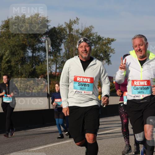 03.10.2025 - Köhlbrandbrückenlauf Luisa Fischer http://msf.ph/oto/9018153 03.10.2025 11:06:11 Position 3 499, 3677, 3675 meine-sportfotos.de