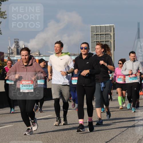 03.10.2025 - Köhlbrandbrückenlauf Luisa Fischer http://msf.ph/oto/9018174 03.10.2025 11:06:15 Position 3 3279, 1320, 2140, 3660 meine-sportfotos.de