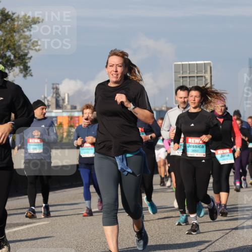 03.10.2025 - Köhlbrandbrückenlauf Luisa Fischer http://msf.ph/oto/9018192 03.10.2025 11:06:18 Position 3 2140, 3660, 2829, 2028 meine-sportfotos.de