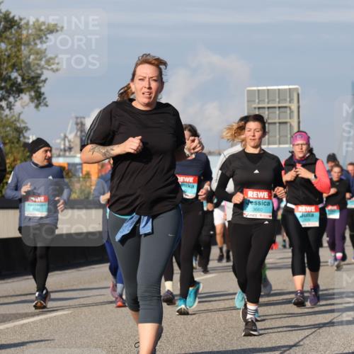 03.10.2025 - Köhlbrandbrückenlauf Luisa Fischer http://msf.ph/oto/9018194 03.10.2025 11:06:18 Position 3 2140, 3660, 2028 meine-sportfotos.de