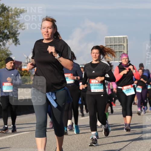 03.10.2025 - Köhlbrandbrückenlauf Luisa Fischer http://msf.ph/oto/9018196 03.10.2025 11:06:19 Position 3 2140, 3660, 2028 meine-sportfotos.de