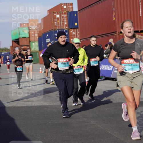 03.10.2025 - Köhlbrandbrückenlauf Michael Burmester http://msf.ph/oto/9018199 03.10.2025 10:17:54 Ziel 1164, 1471, 1513, 1815, 1831, 1941, 2361, 2372, 2376, 2499, 2670, 2984, 3017, 3156, 3762 meine-sportfotos.de