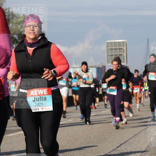 03.10.2025 - Köhlbrandbrückenlauf Luisa Fischer http://msf.ph/oto/9018223 03.10.2025 11:06:23 Position 3 2829 meine-sportfotos.de