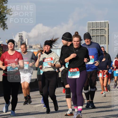 03.10.2025 - Köhlbrandbrückenlauf Luisa Fischer http://msf.ph/oto/9018230 03.10.2025 11:06:25 Position 3 1951, 18, 2125, 2151 meine-sportfotos.de
