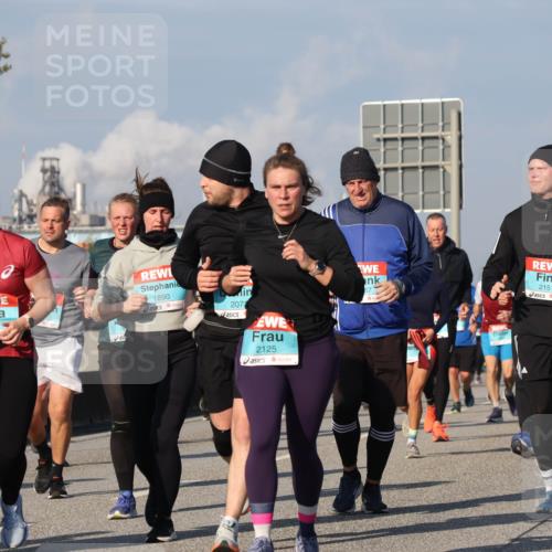 03.10.2025 - Köhlbrandbrückenlauf Luisa Fischer http://msf.ph/oto/9018232 03.10.2025 11:06:25 Position 3 1951, 1890, 207, 2125, 67, 2151, 3151 meine-sportfotos.de