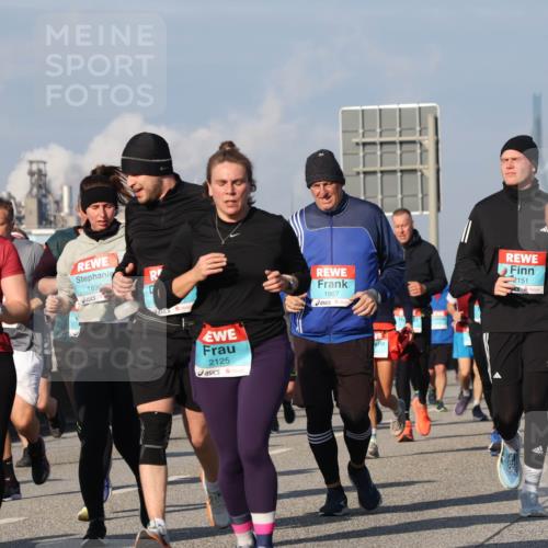 03.10.2025 - Köhlbrandbrückenlauf Luisa Fischer http://msf.ph/oto/9018234 03.10.2025 11:06:25 Position 3 1890, 2125, 1967, 2151, 3151 meine-sportfotos.de