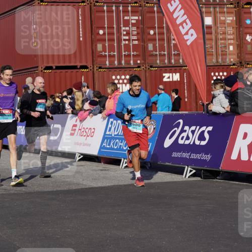 03.10.2025 - Köhlbrandbrückenlauf Michael Burmester http://msf.ph/oto/9018235 03.10.2025 10:17:56 Ziel 1164, 1471, 1513, 1815, 1831, 1941, 2361, 2372, 2499, 2670, 2984, 3017, 3762 meine-sportfotos.de