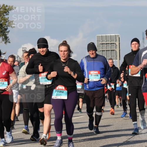 03.10.2025 - Köhlbrandbrückenlauf Luisa Fischer http://msf.ph/oto/9018236 03.10.2025 11:06:26 Position 3 1951, 207, 2125, 1967, 3151 meine-sportfotos.de