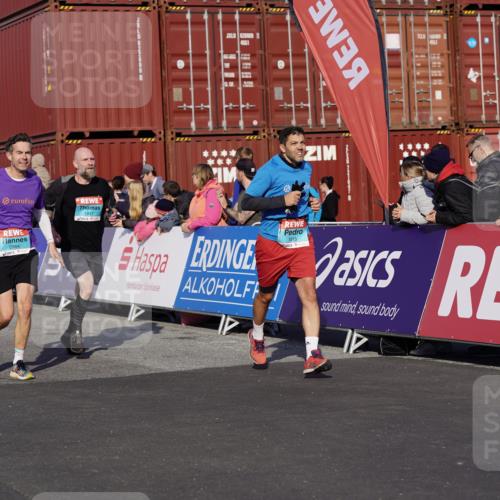 03.10.2025 - Köhlbrandbrückenlauf Michael Burmester http://msf.ph/oto/9018245 03.10.2025 10:17:57 Ziel 1164, 1471, 1513, 1812, 1815, 1831, 1941, 2361, 2372, 2499, 2670, 2984, 3017, 3175, 3762 meine-sportfotos.de
