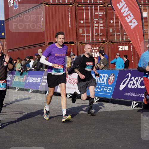 03.10.2025 - Köhlbrandbrückenlauf Michael Burmester http://msf.ph/oto/9018248 03.10.2025 10:17:57 Ziel 1164, 1471, 1513, 1812, 1815, 1831, 1941, 2361, 2372, 2499, 2670, 2984, 3017, 3175, 3762 meine-sportfotos.de