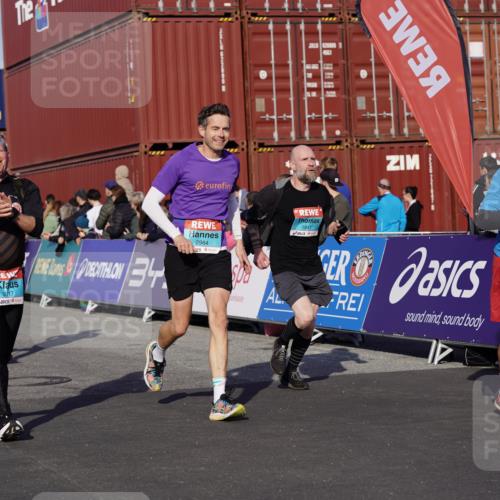 03.10.2025 - Köhlbrandbrückenlauf Michael Burmester http://msf.ph/oto/9018253 03.10.2025 10:17:57 Ziel 1164, 1471, 1513, 1812, 1815, 1831, 1941, 2361, 2372, 2499, 2670, 2984, 3017, 3175, 3762 meine-sportfotos.de