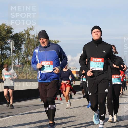 03.10.2025 - Köhlbrandbrückenlauf Luisa Fischer http://msf.ph/oto/9018261 03.10.2025 11:06:30 Position 3 1571, 1967, 2151, 2303 meine-sportfotos.de