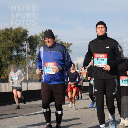 03.10.2025 - Köhlbrandbrückenlauf Luisa Fischer http://msf.ph/oto/9018263 03.10.2025 11:06:30 Position 3 71, 1967, 2151, 2303 meine-sportfotos.de