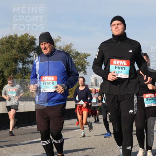 03.10.2025 - Köhlbrandbrückenlauf Luisa Fischer http://msf.ph/oto/9018265 03.10.2025 11:06:31 Position 3 1967, 2151, 2303 meine-sportfotos.de