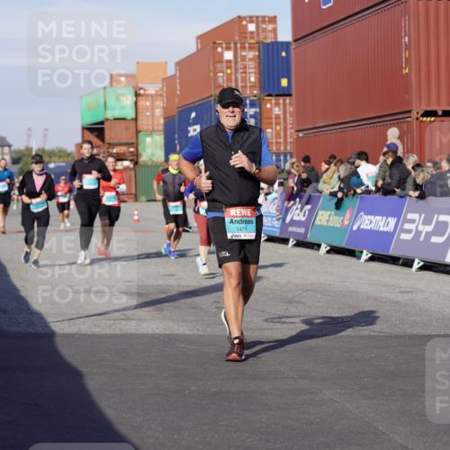 03.10.2025 - Köhlbrandbrückenlauf Michael Burmester http://msf.ph/oto/9018287 03.10.2025 10:18:01 Ziel 1471, 1513, 1812, 1815, 1941, 2361, 2984, 3017, 3175, 3486, 3487, 3762, 3826 meine-sportfotos.de