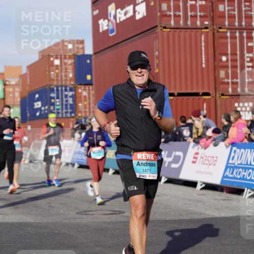 03.10.2025 - Köhlbrandbrückenlauf Michael Burmester http://msf.ph/oto/9018299 03.10.2025 10:18:02 Ziel 1121, 1471, 1513, 1812, 1815, 1941, 2361, 2544, 2984, 3175, 3486, 3487, 3762, 3826 meine-sportfotos.de