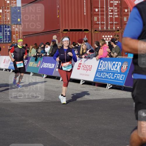 03.10.2025 - Köhlbrandbrückenlauf Michael Burmester http://msf.ph/oto/9018303 03.10.2025 10:18:03 Ziel 1121, 1471, 1513, 1812, 1941, 2544, 3175, 3310, 3486, 3487, 3762, 3826 meine-sportfotos.de