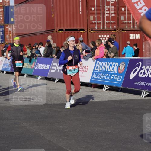03.10.2025 - Köhlbrandbrückenlauf Michael Burmester http://msf.ph/oto/9018313 03.10.2025 10:18:04 Ziel 1121, 1471, 1812, 1834, 2544, 3175, 3310, 3486, 3487, 3826 meine-sportfotos.de