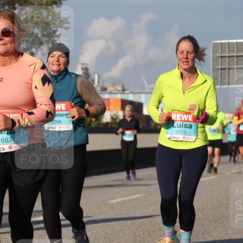 03.10.2025 - Köhlbrandbrückenlauf Luisa Fischer http://msf.ph/oto/9018315 03.10.2025 11:06:40 Position 3 3004, 1683, 2296, 2213 meine-sportfotos.de