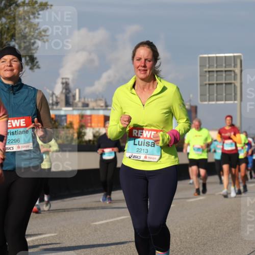 03.10.2025 - Köhlbrandbrückenlauf Luisa Fischer http://msf.ph/oto/9018316 03.10.2025 11:06:41 Position 3 683, 2296, 2213, 90 meine-sportfotos.de