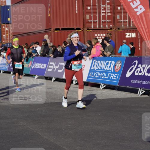03.10.2025 - Köhlbrandbrückenlauf Michael Burmester http://msf.ph/oto/9018319 03.10.2025 10:18:04 Ziel 1121, 1471, 1812, 1834, 2544, 3175, 3310, 3486, 3487, 3826 meine-sportfotos.de