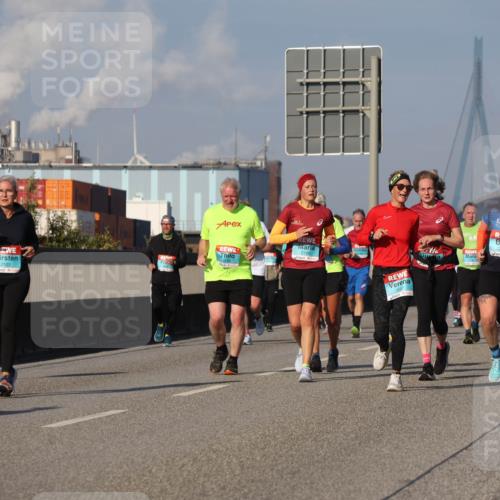 03.10.2025 - Köhlbrandbrückenlauf Luisa Fischer http://msf.ph/oto/9018323 03.10.2025 11:06:43 Position 3 2103, 2739, 2970 meine-sportfotos.de