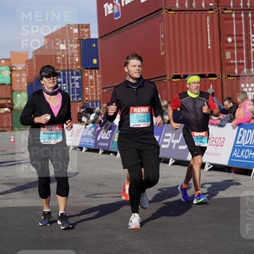 03.10.2025 - Köhlbrandbrückenlauf Michael Burmester http://msf.ph/oto/9018336 03.10.2025 10:18:05 Ziel 1121, 1812, 1834, 2544, 3175, 3310, 3486, 3487, 3826 meine-sportfotos.de