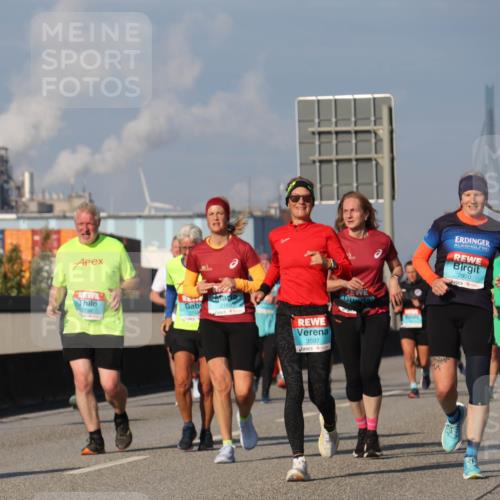 03.10.2025 - Köhlbrandbrückenlauf Luisa Fischer http://msf.ph/oto/9018340 03.10.2025 11:06:46 Position 3 2169, 274, 3597, 2970, 1709 meine-sportfotos.de
