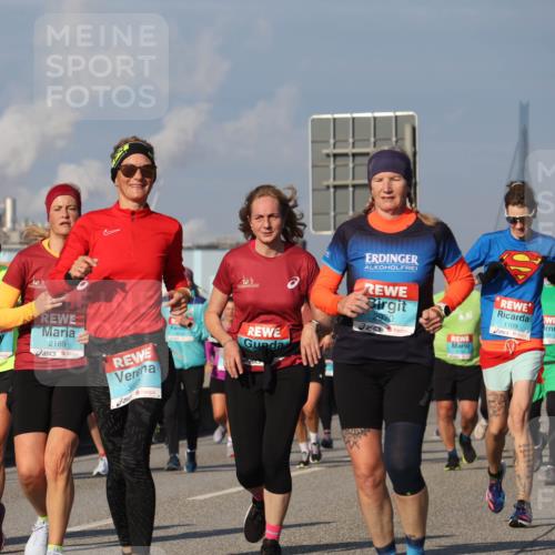 03.10.2025 - Köhlbrandbrückenlauf Luisa Fischer http://msf.ph/oto/9018353 03.10.2025 11:06:49 Position 3 2742, 2169, 3597, 2970, 1709 meine-sportfotos.de