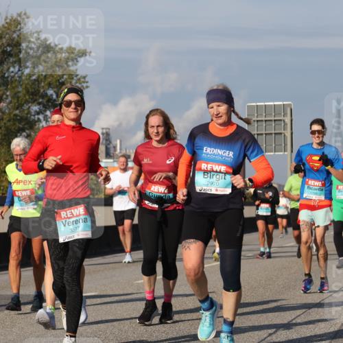 03.10.2025 - Köhlbrandbrückenlauf Luisa Fischer http://msf.ph/oto/9018362 03.10.2025 11:06:50 Position 3 274, 3597, 2970, 1709 meine-sportfotos.de