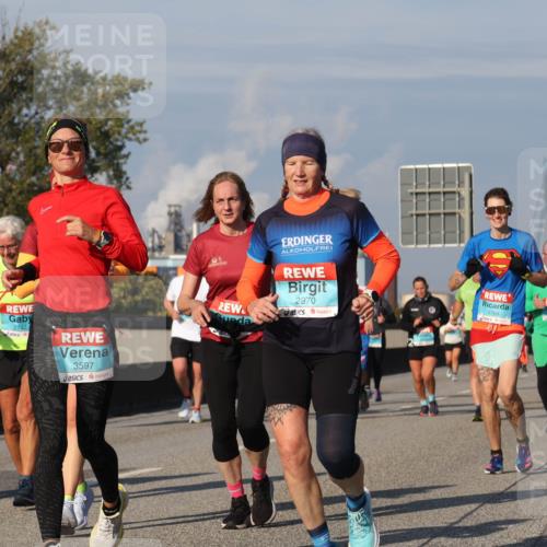 03.10.2025 - Köhlbrandbrückenlauf Luisa Fischer http://msf.ph/oto/9018365 03.10.2025 11:06:51 Position 3 2742, 3597, 2970, 1709 meine-sportfotos.de