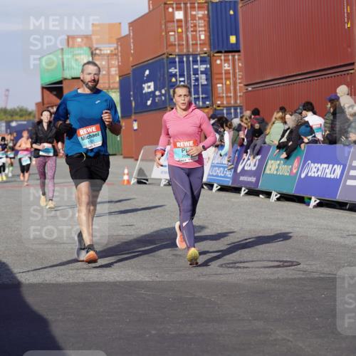 03.10.2025 - Köhlbrandbrückenlauf Michael Burmester http://msf.ph/oto/9018367 03.10.2025 10:18:07 Ziel 1121, 1812, 1834, 2544, 3175, 3310, 3486, 3487, 3826 meine-sportfotos.de