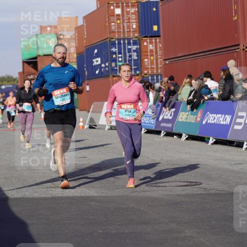 03.10.2025 - Köhlbrandbrückenlauf Michael Burmester http://msf.ph/oto/9018372 03.10.2025 10:18:07 Ziel 1121, 1812, 1834, 2544, 3175, 3310, 3486, 3487, 3826 meine-sportfotos.de
