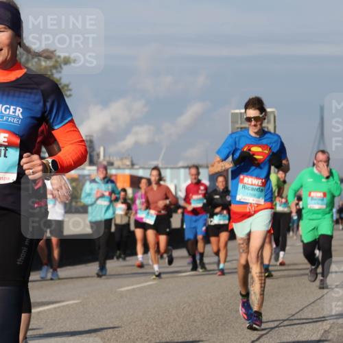 03.10.2025 - Köhlbrandbrückenlauf Luisa Fischer http://msf.ph/oto/9018375 03.10.2025 11:06:52 Position 3 2970, 1709 meine-sportfotos.de