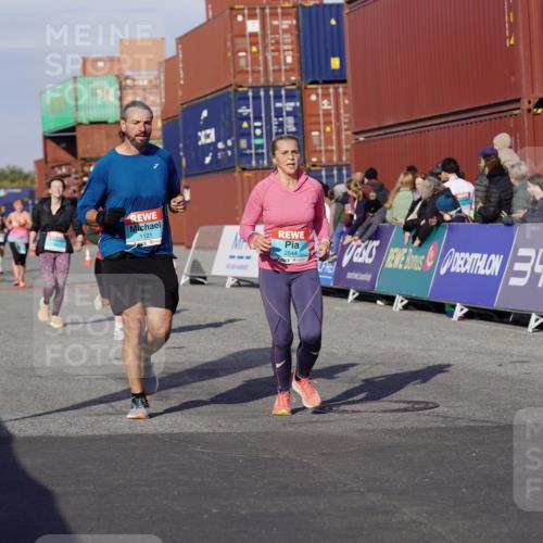 03.10.2025 - Köhlbrandbrückenlauf Michael Burmester http://msf.ph/oto/9018376 03.10.2025 10:18:08 Ziel 1121, 1812, 1834, 2544, 3175, 3310, 3486, 3487, 3826 meine-sportfotos.de