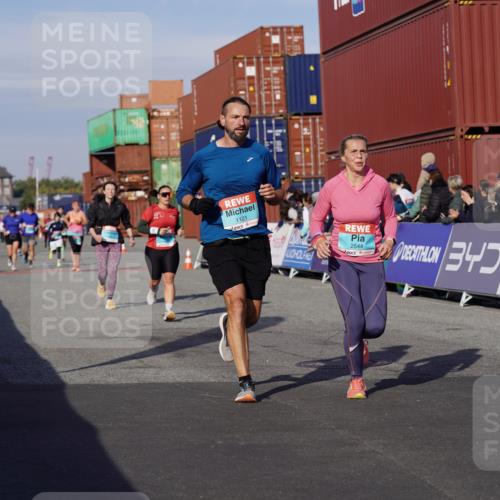 03.10.2025 - Köhlbrandbrückenlauf Michael Burmester http://msf.ph/oto/9018381 03.10.2025 10:18:08 Ziel 1121, 1812, 1834, 2544, 3175, 3310, 3486, 3487, 3826 meine-sportfotos.de