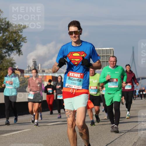 03.10.2025 - Köhlbrandbrückenlauf Luisa Fischer http://msf.ph/oto/9018386 03.10.2025 11:06:54 Position 3 3039, 1709 meine-sportfotos.de