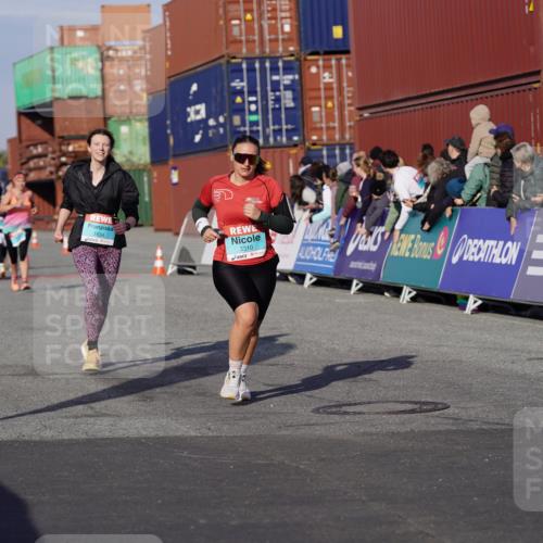 03.10.2025 - Köhlbrandbrückenlauf Michael Burmester http://msf.ph/oto/9018400 03.10.2025 10:18:10 Ziel 1121, 1834, 2544, 3273, 3308, 3310, 3486, 3487, 3826 meine-sportfotos.de