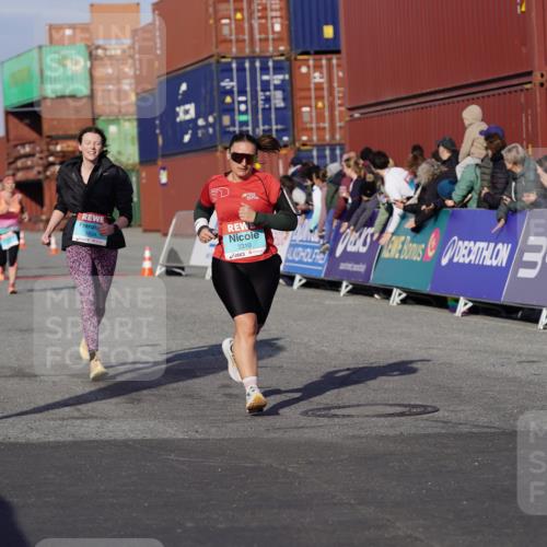 03.10.2025 - Köhlbrandbrückenlauf Michael Burmester http://msf.ph/oto/9018404 03.10.2025 10:18:10 Ziel 1121, 1834, 2544, 3273, 3308, 3310, 3486, 3487, 3826 meine-sportfotos.de