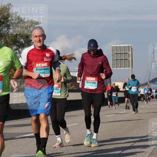 03.10.2025 - Köhlbrandbrückenlauf Luisa Fischer http://msf.ph/oto/9018416 03.10.2025 11:07:00 Position 3 3088, 1734, 10, 1160 meine-sportfotos.de