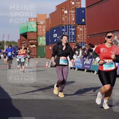 03.10.2025 - Köhlbrandbrückenlauf Michael Burmester http://msf.ph/oto/9018417 03.10.2025 10:18:11 Ziel 1121, 1834, 2544, 3176, 3178, 3273, 3308, 3310 meine-sportfotos.de