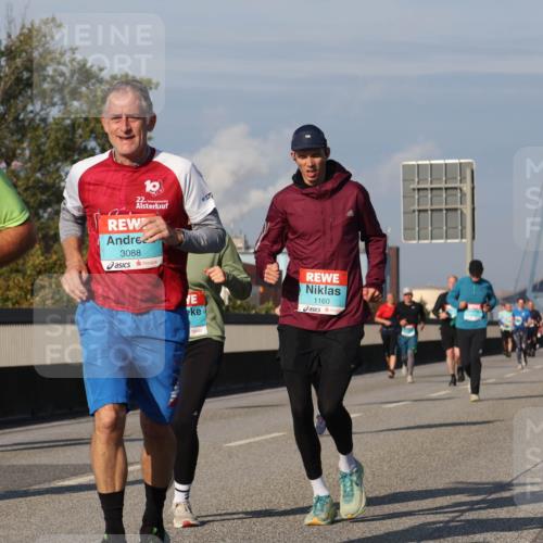 03.10.2025 - Köhlbrandbrückenlauf Luisa Fischer http://msf.ph/oto/9018418 03.10.2025 11:07:00 Position 3 1734, 3088, 1160 meine-sportfotos.de