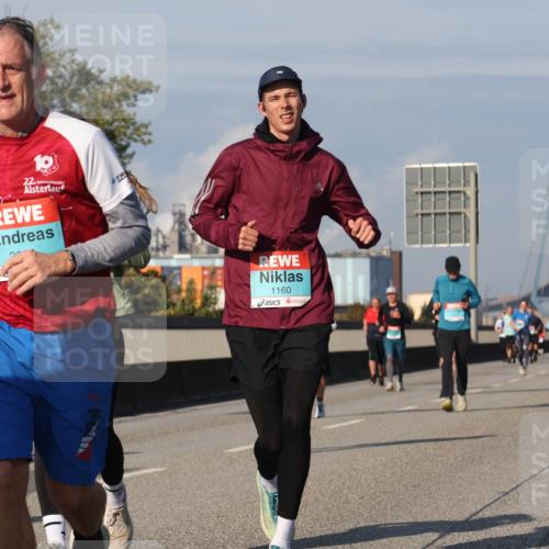 03.10.2025 - Köhlbrandbrückenlauf Luisa Fischer http://msf.ph/oto/9018424 03.10.2025 11:07:01 Position 3 22, 1160 meine-sportfotos.de
