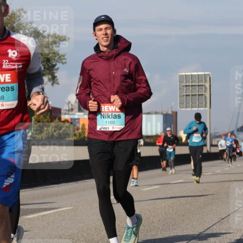 03.10.2025 - Köhlbrandbrückenlauf Luisa Fischer http://msf.ph/oto/9018426 03.10.2025 11:07:01 Position 3 101, 22, 3088, 1160 meine-sportfotos.de