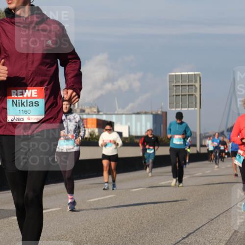 03.10.2025 - Köhlbrandbrückenlauf Luisa Fischer http://msf.ph/oto/9018430 03.10.2025 11:07:02 Position 3 1160 meine-sportfotos.de
